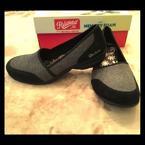 NIB Skechers Relaxed Fit Size 10